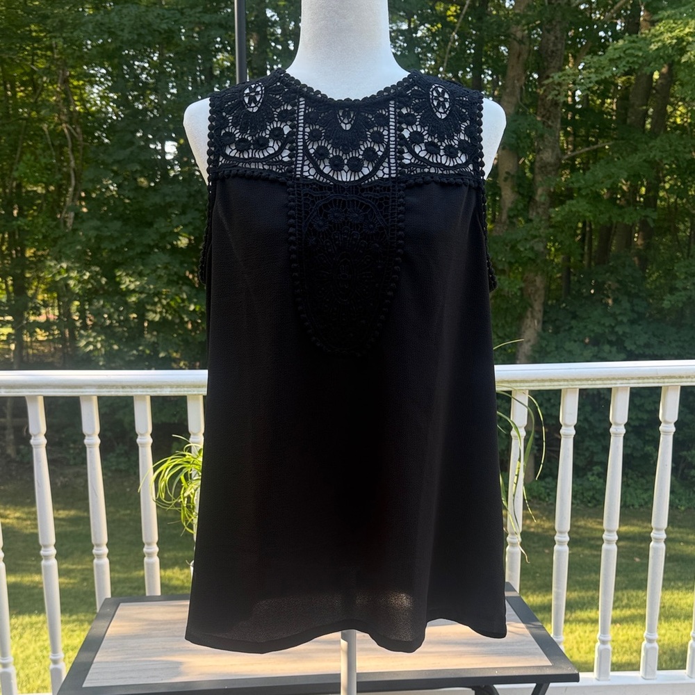 Halogen women’s black and cloud lace crochet top